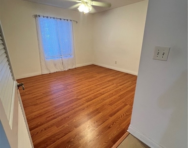 165 Streamwood - Photo Thumbnail 18