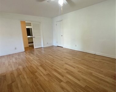165 Streamwood - Photo Thumbnail 16