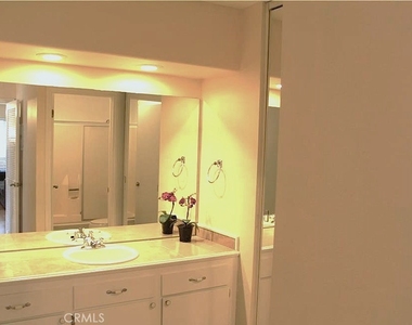 165 Streamwood - Photo Thumbnail 2