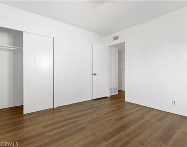 1344 E Orange Grove - Photo Thumbnail 16