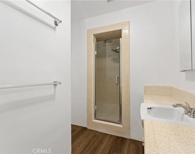 1344 E Orange Grove - Photo Thumbnail 21