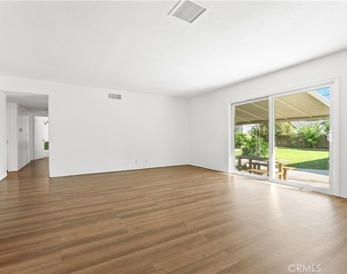 1344 E Orange Grove - Photo Thumbnail 11