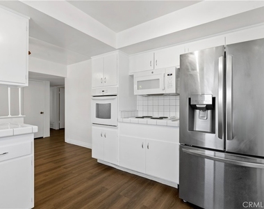 1344 E Orange Grove - Photo Thumbnail 6