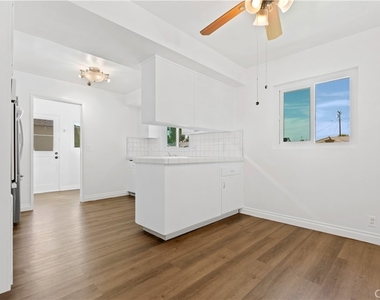 1344 E Orange Grove - Photo Thumbnail 4