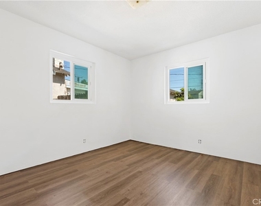 1344 E Orange Grove - Photo Thumbnail 15