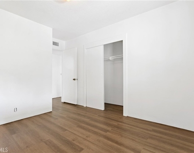 1344 E Orange Grove - Photo Thumbnail 14