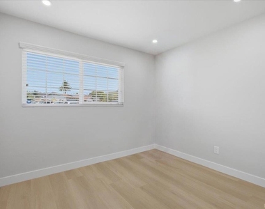 14549 Kittery Street - Photo Thumbnail 8
