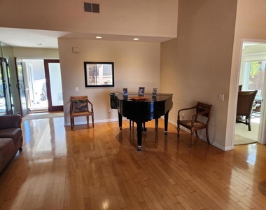7245 Carpa Court - Photo Thumbnail 12