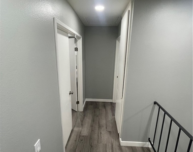 2119 Eveningside Drive - Photo Thumbnail 22
