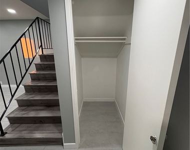 2119 Eveningside Drive - Photo Thumbnail 18