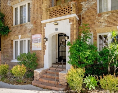 228 S Kenwood Street - Photo Thumbnail 1
