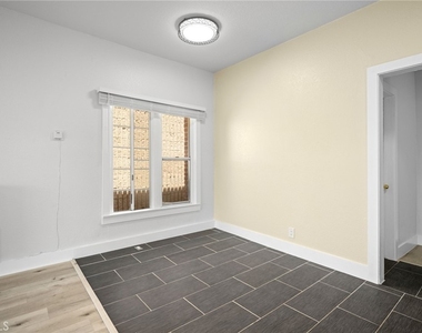 228 S Kenwood Street - Photo Thumbnail 9