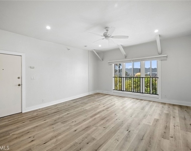 228 S Kenwood Street - Photo Thumbnail 5