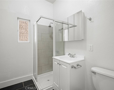 228 S Kenwood Street - Photo Thumbnail 11