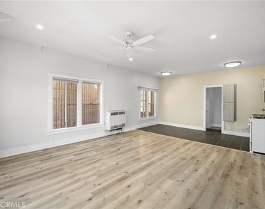 228 S Kenwood Street - Photo Thumbnail 8