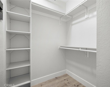 228 S Kenwood Street - Photo Thumbnail 12