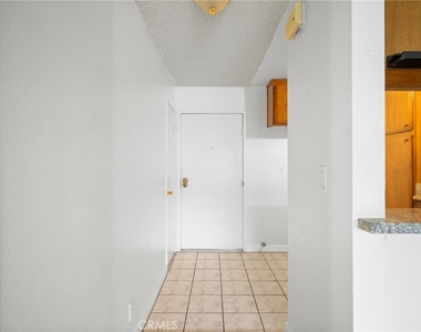 10149 Commerce Avenue - Photo Thumbnail 3