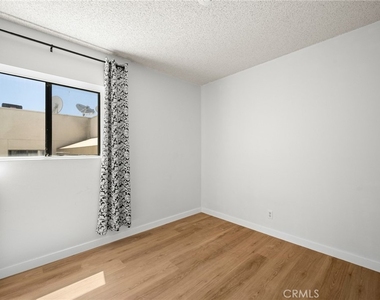 10149 Commerce Avenue - Photo Thumbnail 16