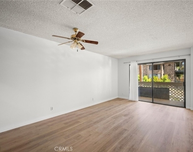 10149 Commerce Avenue - Photo Thumbnail 4