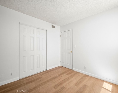 10149 Commerce Avenue - Photo Thumbnail 17