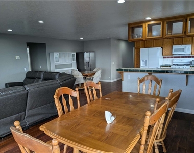 2362 Highview Lane - Photo Thumbnail 4