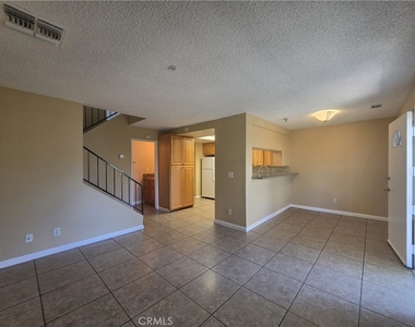 1614 S Campus Avenue - Photo Thumbnail 2