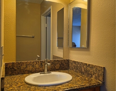 1614 S Campus Avenue - Photo Thumbnail 14