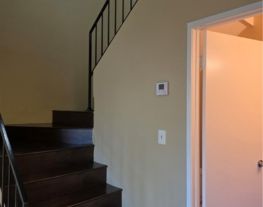1614 S Campus Avenue - Photo Thumbnail 6