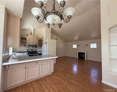 351 S 2nd - Photo Thumbnail 2