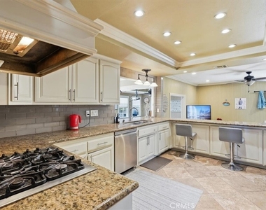 710 S Ridgeview - Photo Thumbnail 17