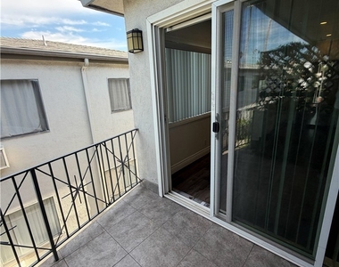 2040 S Sherbourne Drive - Photo Thumbnail 12