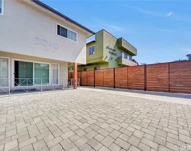 2040 S Sherbourne Drive - Photo Thumbnail 33