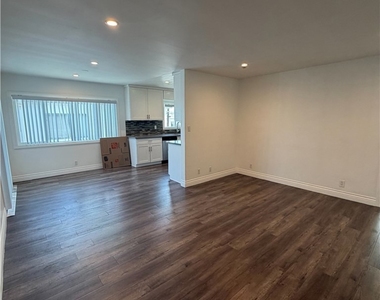 2040 S Sherbourne Drive - Photo Thumbnail 7
