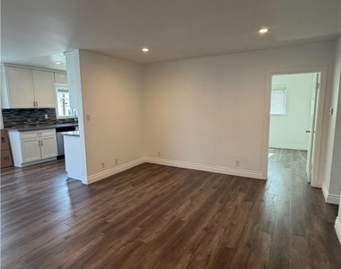 2040 S Sherbourne Drive - Photo Thumbnail 6