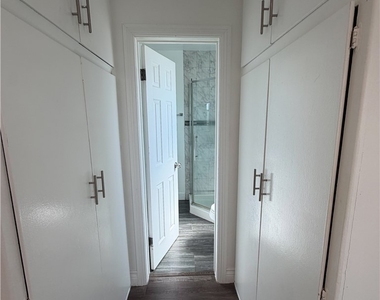 2040 S Sherbourne Drive - Photo Thumbnail 17