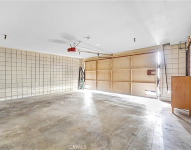 582 W Huntington Dr - Photo Thumbnail 17