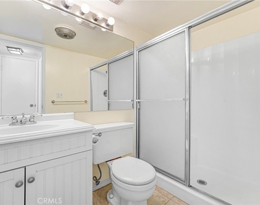 582 W Huntington Dr - Photo Thumbnail 7