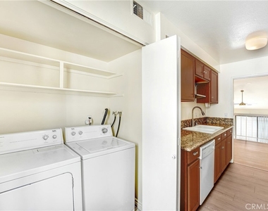 582 W Huntington Dr - Photo Thumbnail 9