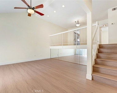 582 W Huntington Dr - Photo Thumbnail 3