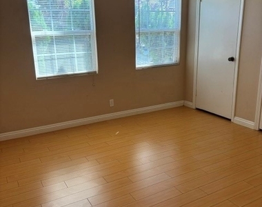 519 Taylor Drive - Photo Thumbnail 7