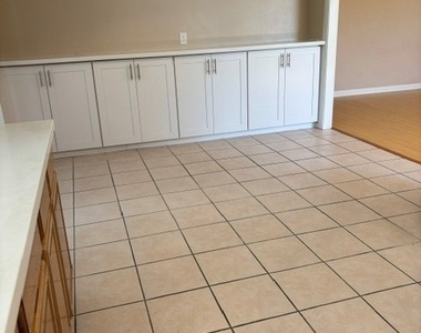 519 Taylor Drive - Photo Thumbnail 3