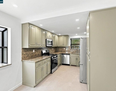 900 Augusta Dr - Photo Thumbnail 16