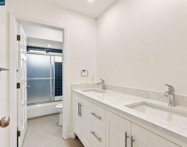 900 Augusta Dr - Photo Thumbnail 32