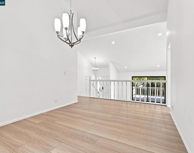 900 Augusta Dr - Photo Thumbnail 20