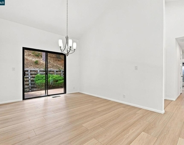 900 Augusta Dr - Photo Thumbnail 22