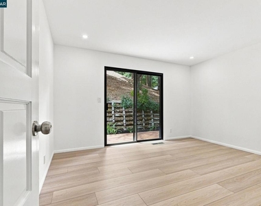 900 Augusta Dr - Photo Thumbnail 25