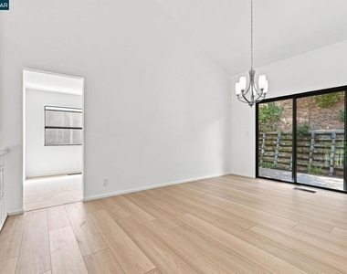 900 Augusta Dr - Photo Thumbnail 21