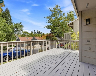 900 Augusta Dr - Photo Thumbnail 4