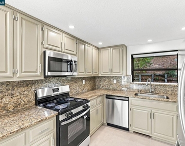 900 Augusta Dr - Photo Thumbnail 15