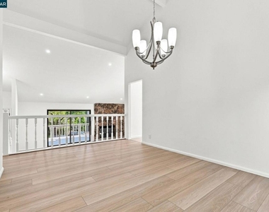 900 Augusta Dr - Photo Thumbnail 19
